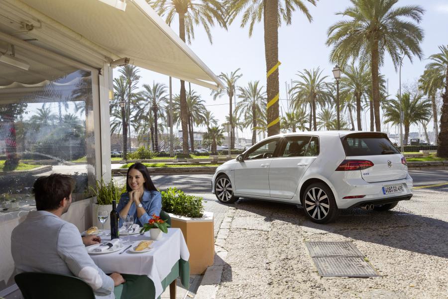  Volkswagen Golf GTE 2017 года  (WW) (фото 12 из 43)